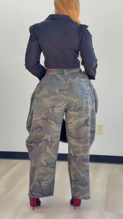 High-Waisted Camouflage Pleated Barrel-Leg Pants