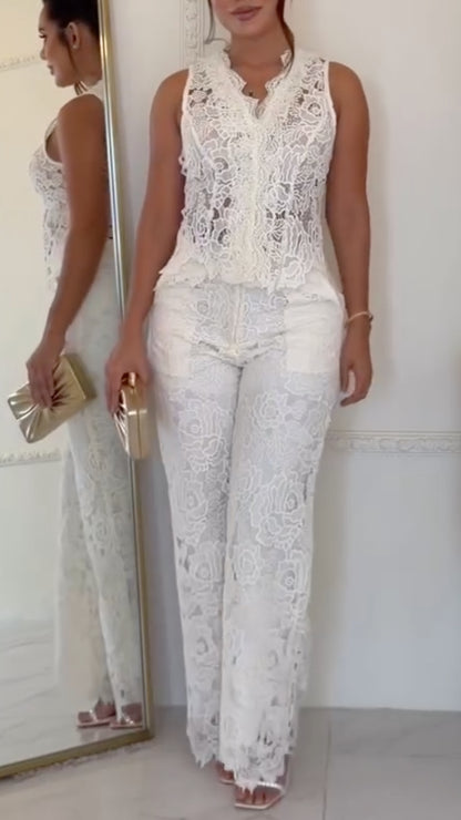 Conjunto de Colete em Renda Floral e Calça Pantalona